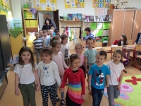 Návšteva detí z MŠ Štefánikova v Humennom u prvákov
